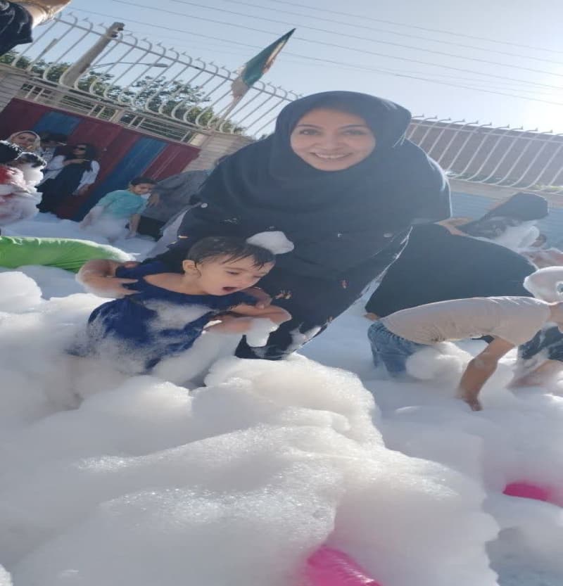 جشنواره ی اب و کف در دبستان و پیش دبستانی انس